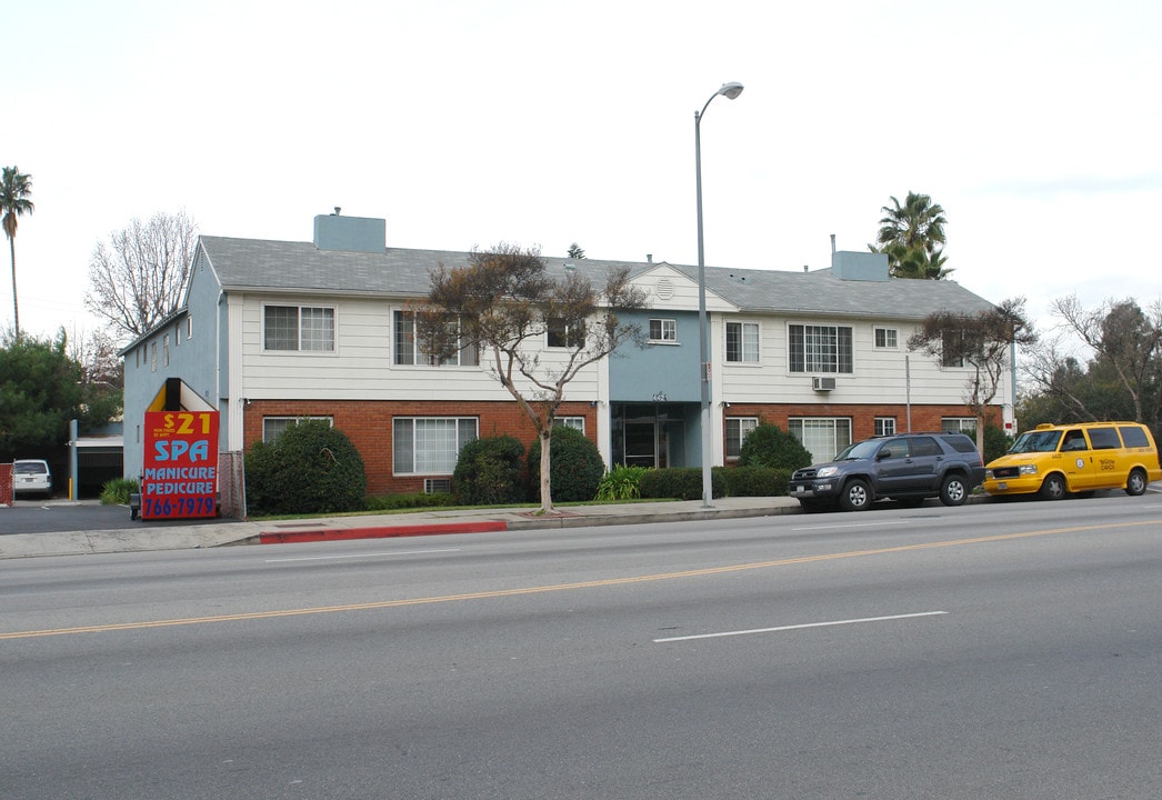 4421 Laurel Canyon Blvd in Studio City, CA - Foto de edificio