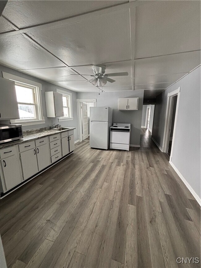 156 N Meadow St in Watertown, NY - Building Photo - Building Photo