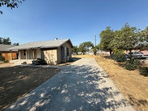 2266 S Eunice Ave in Fresno, CA - Foto de edificio - Building Photo