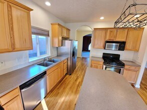 2662 Oak Glen St in Albany, OR - Foto de edificio - Building Photo