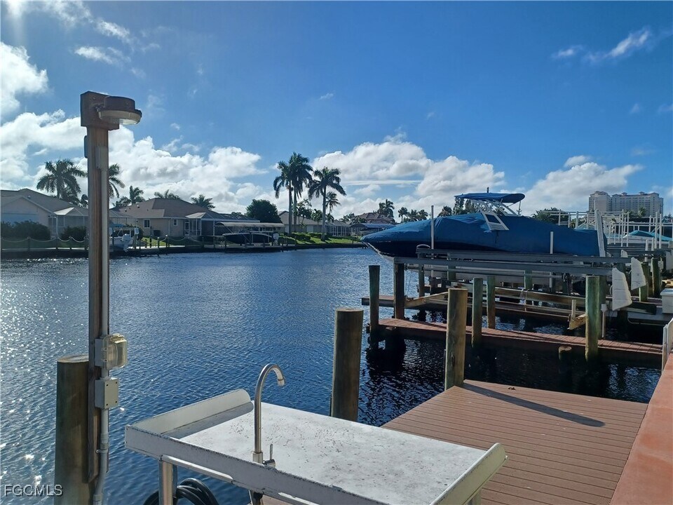 5515 SW 12th Ave in Cape Coral, FL - Building Photo