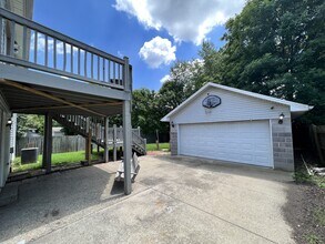 3700 Hillcross Dr in Louisville, KY - Building Photo - Building Photo