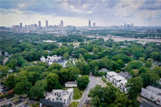 1118 Arkwright Pl SE in Atlanta, GA - Foto de edificio - Building Photo