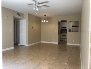 11018 Royal Palm Blvd, Unit 2-4 in Coral Springs, FL - Building Photo - Building Photo