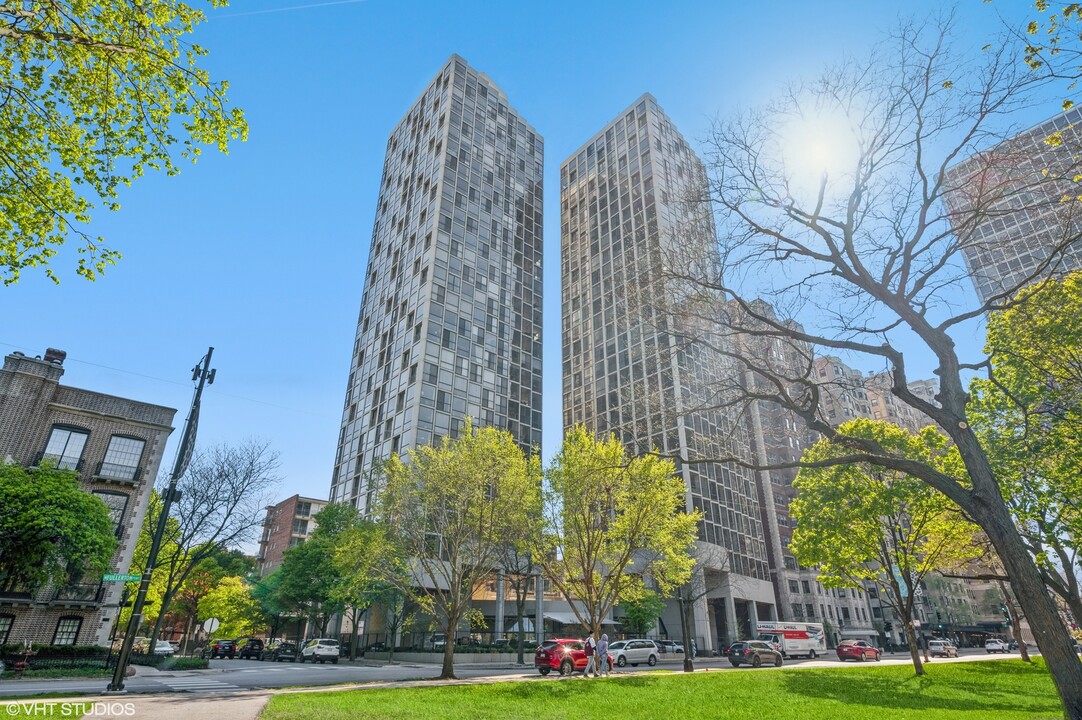 345 W Fullerton Pky, Unit 801A in Chicago, IL - Foto de edificio