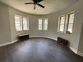 Spacious Apartment for Rent in Edgewater! in Lakewood, OH - Foto de edificio - Building Photo