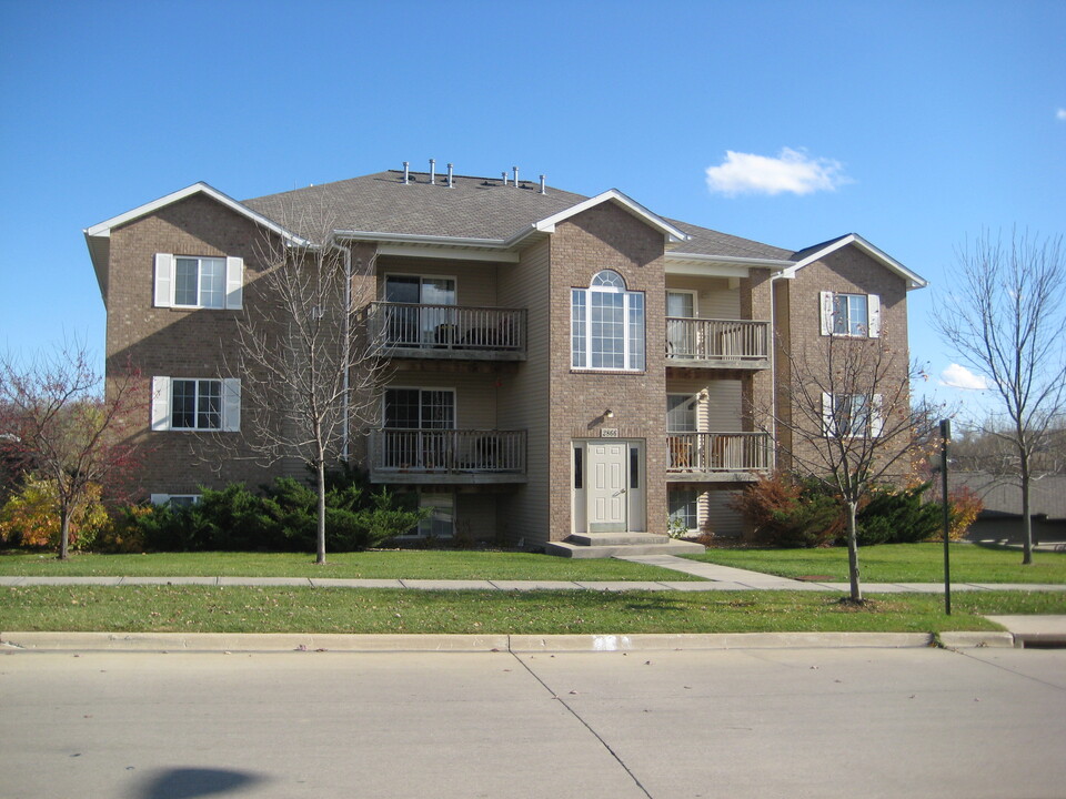 2866 Coral Ct, Unit Coral Court Lower Level in Coralville, IA - Foto de edificio