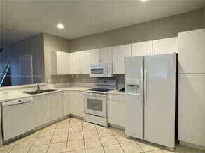 3869 San Simeon Cir in Weston, FL - Building Photo - Building Photo