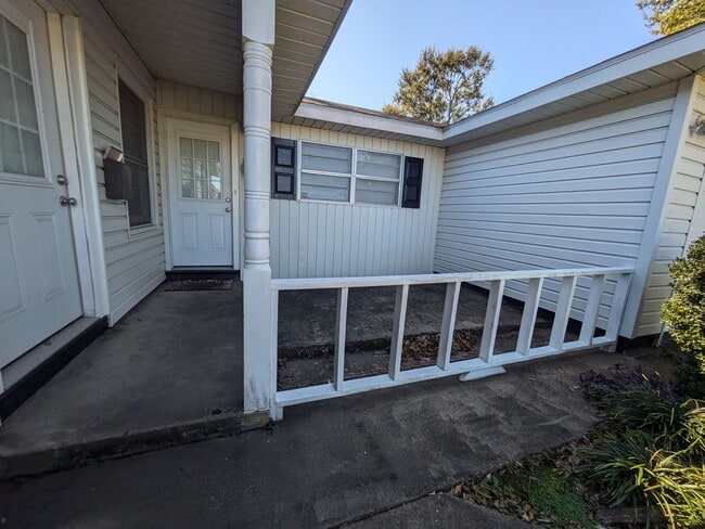 717 Riffle Ave in Port Neches, TX - Building Photo - Building Photo