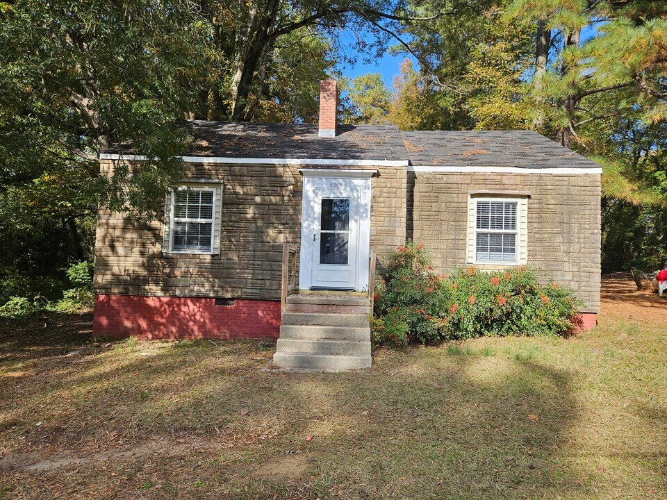 1301 Ray Ave in Sanford, NC - Building Photo