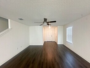 4878 Via Sonoma Trail in Converse, TX - Building Photo - Building Photo