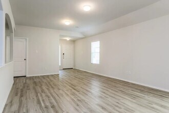 2700 Madison Ct in Conroe, TX - Foto de edificio - Building Photo