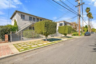 961 Manzanita St in Los Angeles, CA - Building Photo - Building Photo