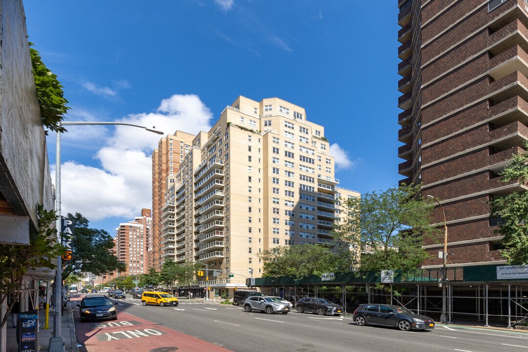 New York Towers in New York, NY - Building Photo