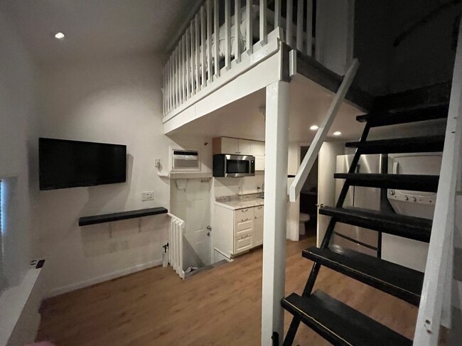 property at 1001 SE 2nd Ct