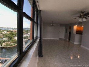 2450 NE 135th St-Unit -9B in North Miami, FL - Building Photo - Building Photo