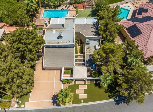 property at 3003 La Mesa Dr
