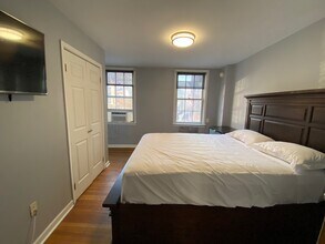 302 S Juniper St in Philadelphia, PA - Building Photo - Building Photo