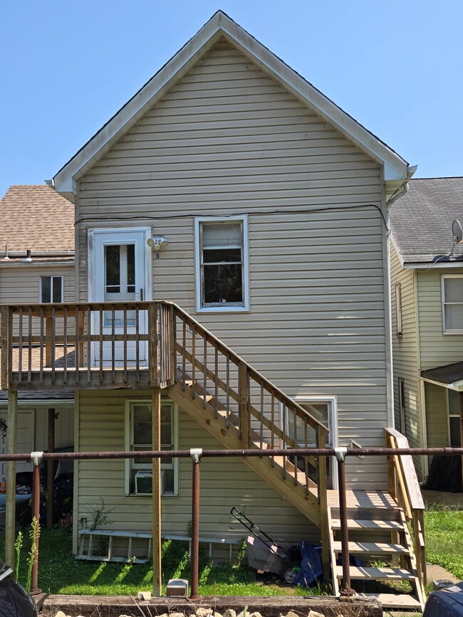 304 7th Ave, Unit 3 in Carnegie, PA - Building Photo - Building Photo