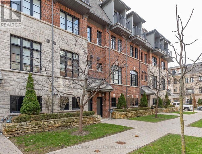 2 Salvador Allende Ct in Toronto, ON - Building Photo - Building Photo