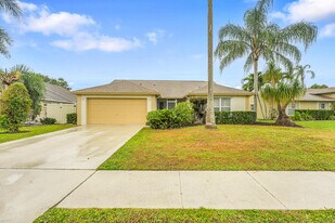 13048 Meadowbreeze Dr in Wellington, FL - Building Photo