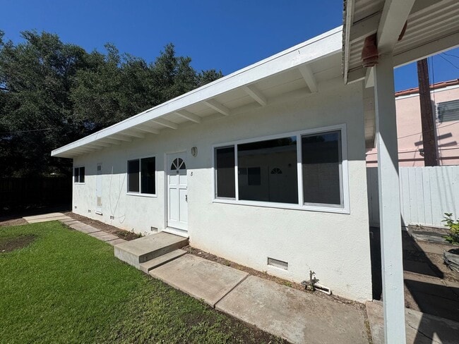 property at 606 1/2 E Oak St