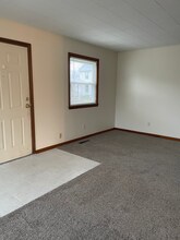 156 S Chester St, Unit 156 S. Chester St. in West Jefferson, OH - Building Photo - Building Photo