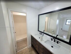 468 NE 206th Ln, Unit 202 in Miami, FL - Building Photo - Building Photo