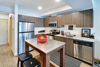 Youngstown Flats in Seattle, WA - Foto de edificio - Building Photo