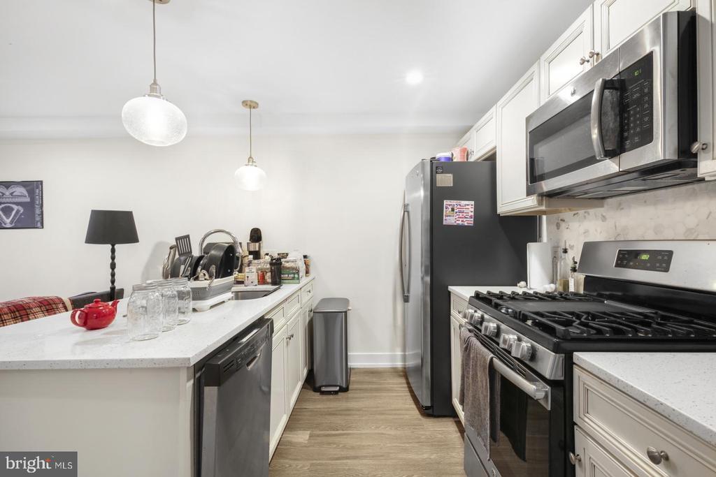 2013 Mt Vernon St in Philadelphia, PA - Building Photo