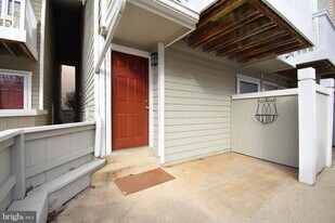 5821 Inman Park Cir in Rockville, MD - Building Photo