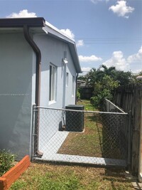 1221 W 62nd St in Hialeah, FL - Building Photo - Building Photo