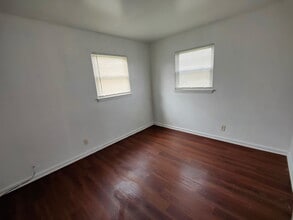 384 W Indian Trail in Aurora, IL - Building Photo - Building Photo