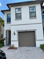4446 Appleton Cir E in Oakland Park, FL - Building Photo