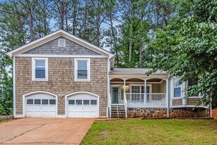 1111 Realm Ln in Lawrenceville, GA - Building Photo