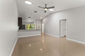921 Pine St in Oviedo, FL - Building Photo - Building Photo