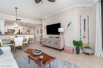 5793 Cape Harbour Dr in Cape Coral, FL - Foto de edificio - Building Photo