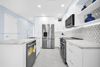 2466 Taylor St in Hollywood, FL - Building Photo - Building Photo
