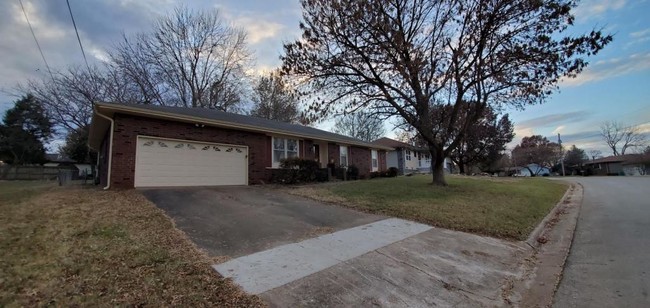 1958 E Snider St in Springfield, MO - Building Photo - Building Photo