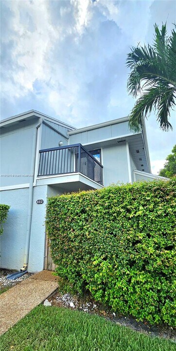 602 Commodore Dr in Plantation, FL - Building Photo