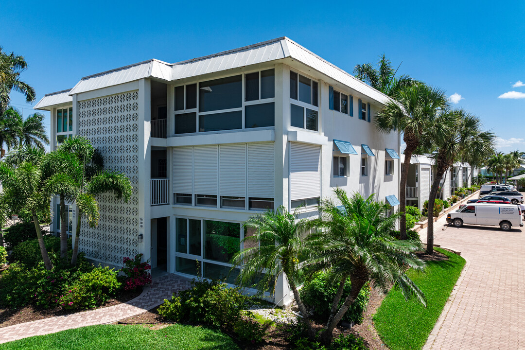 Port au Villa in Naples, FL - Building Photo