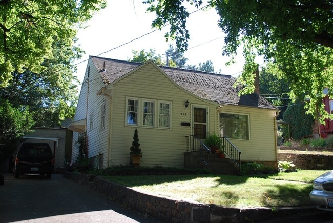 property at 215 SW McKenzie St