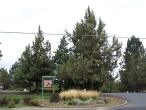 1700 NE Wells Acres Rd in Bend, OR - Building Photo - Building Photo