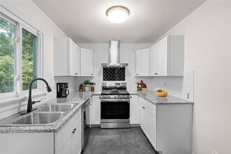 2262 Ajax Dr NW in Atlanta, GA - Building Photo - Building Photo
