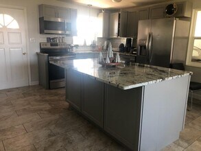 5616 Bronx Ave in Sarasota, FL - Building Photo - Building Photo