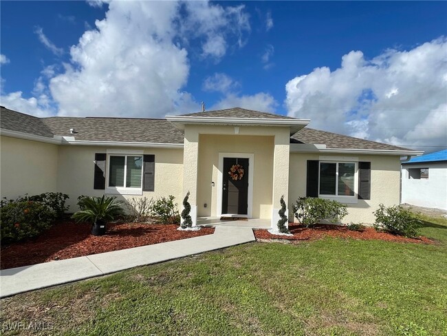 232 NW 6th Ave in Cape Coral, FL - Foto de edificio - Building Photo