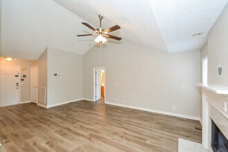 624 Mable Dr in La Vergne, TN - Building Photo - Building Photo