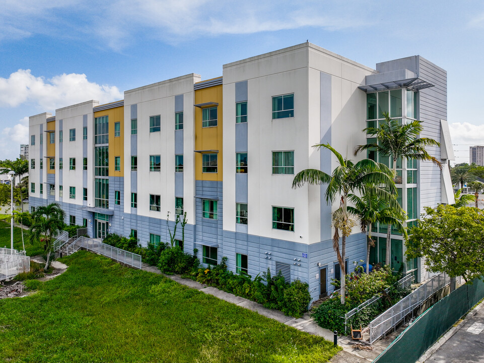 Biscayne Commons Residence Hall in North Miami, FL - Building Photo