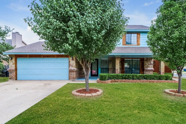 property at 7529 Ashwood Cir