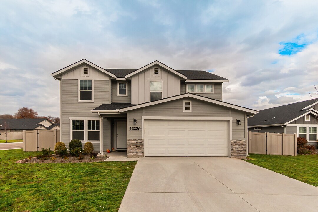 12220 W Terrazzo Dr in Nampa, ID - Building Photo